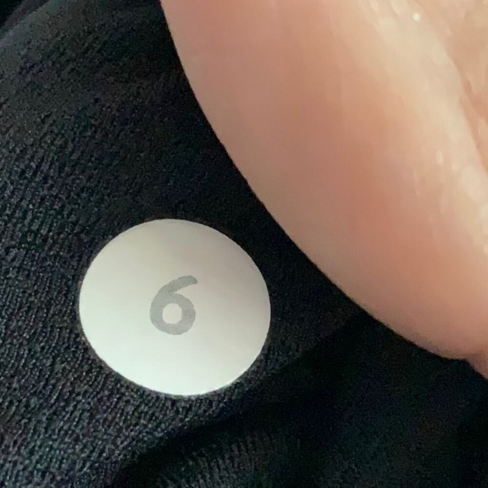 LuLuLemon Tight Mesh Inset Zipper Pockets Capri - Picture 10 of 13